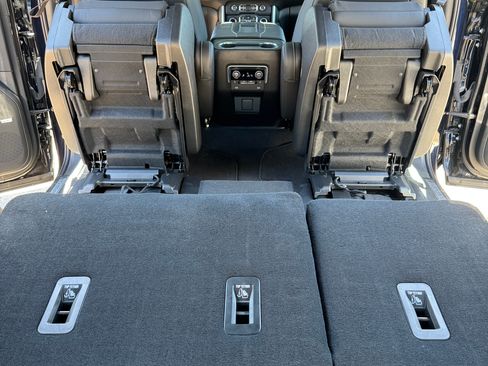 Used 2021 Chevrolet Tahoe Premier AWD/4WD image 22