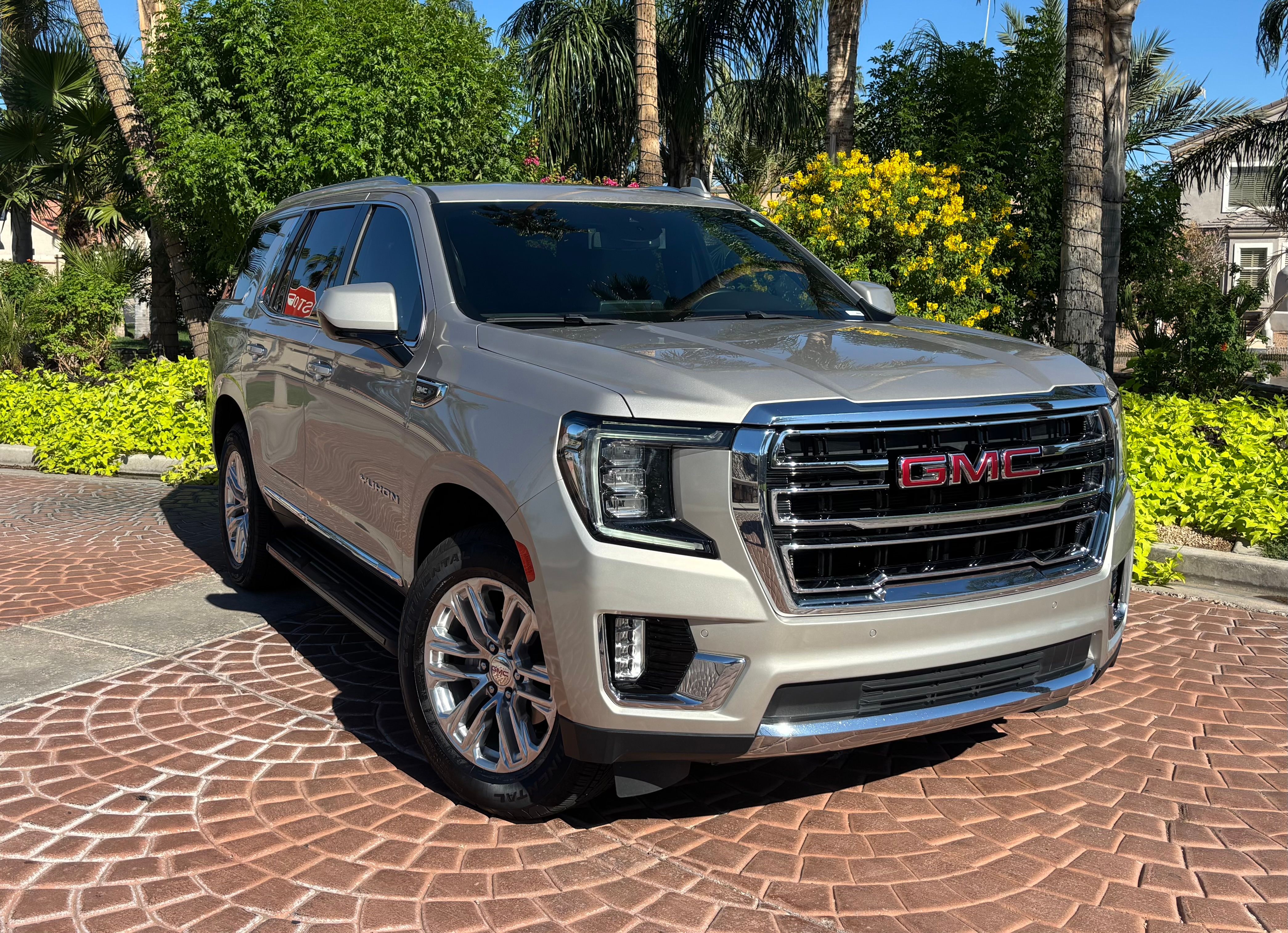 Used 2023 GMC Yukon SLT RWD image 1