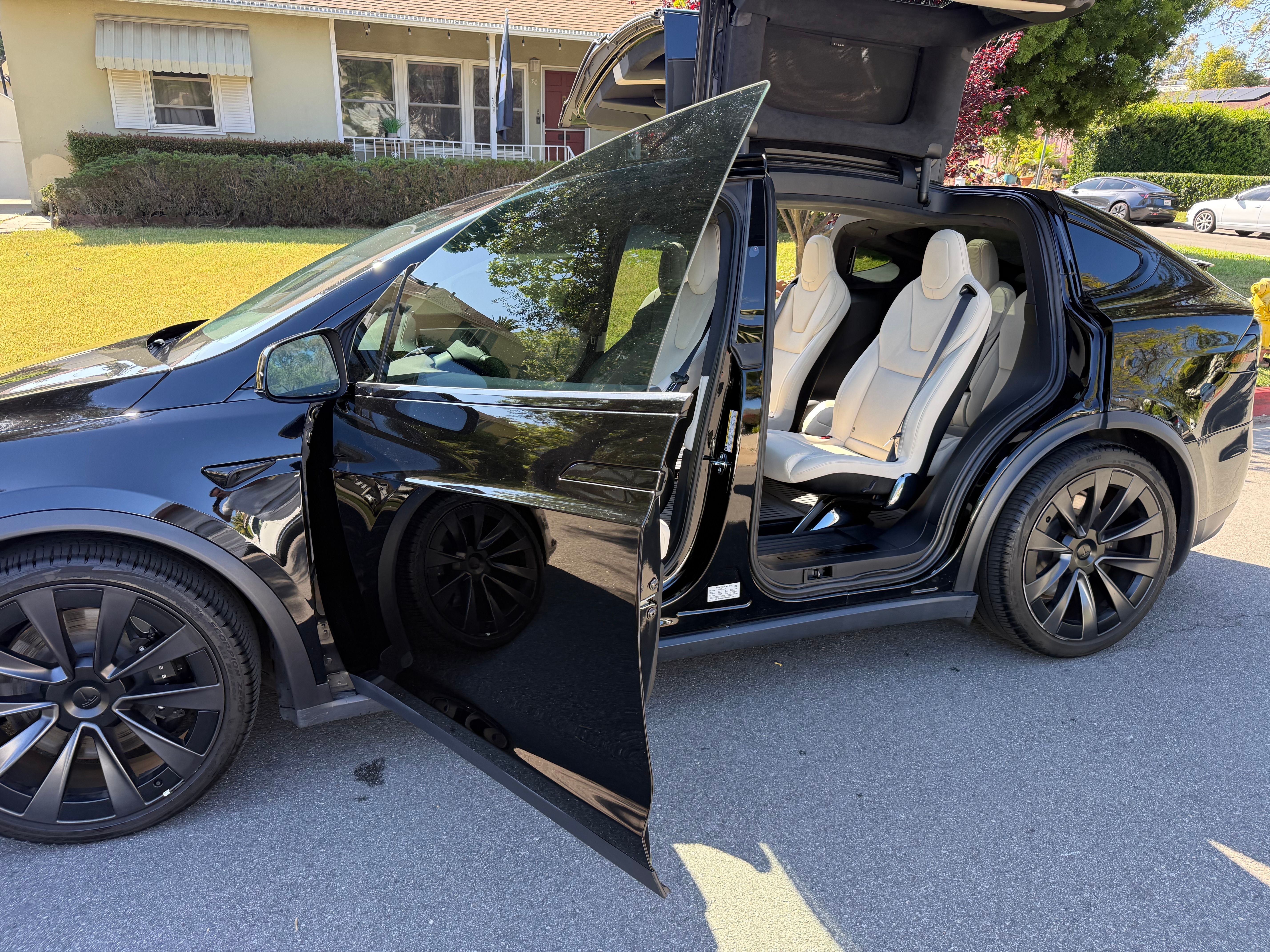 Used 2023 Tesla Model X AWD/4WD image 5