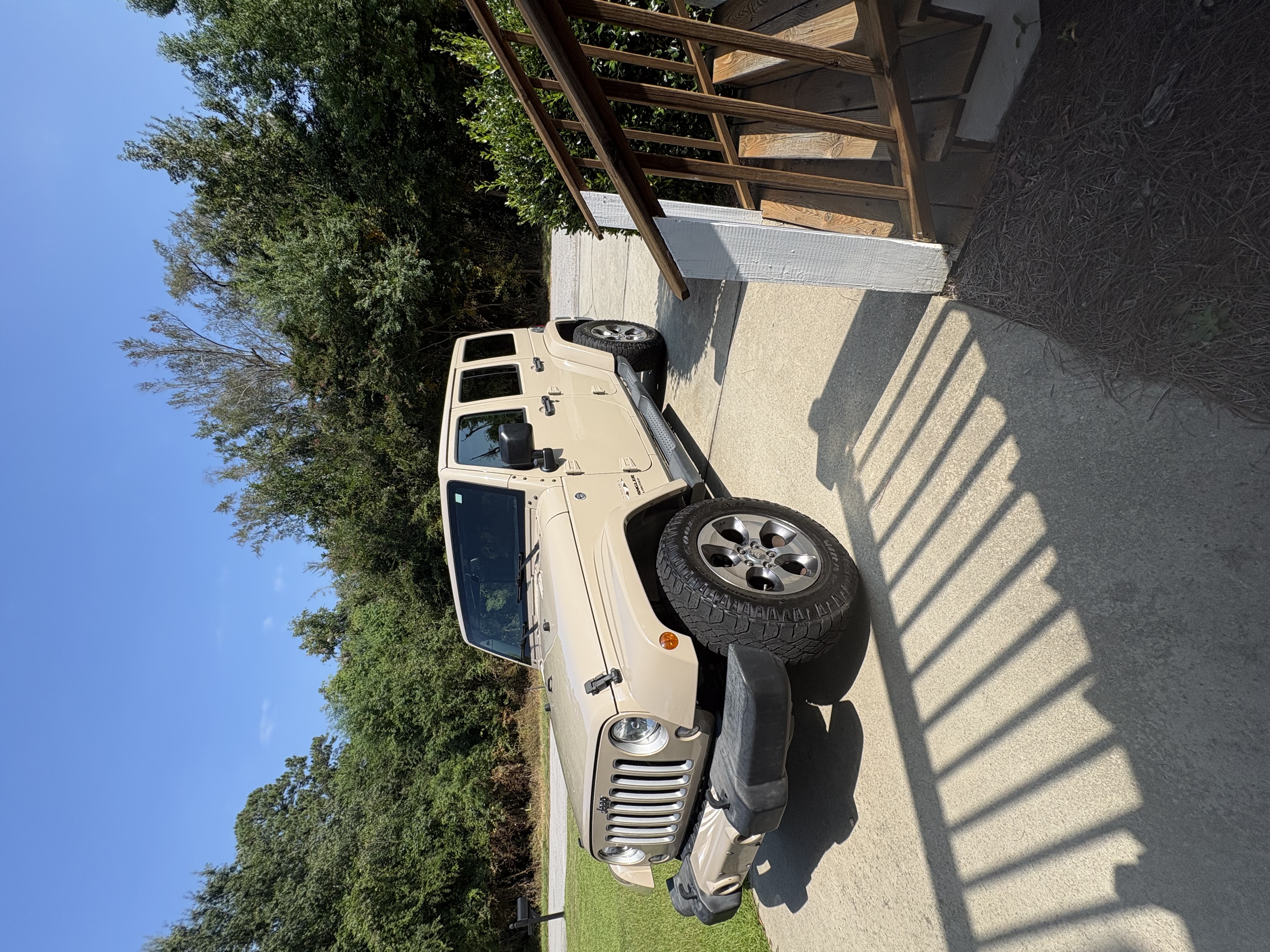 Used 2016 Jeep Wrangler Unlimited Sahara w/ Connectivity Group AWD/4WD image 1