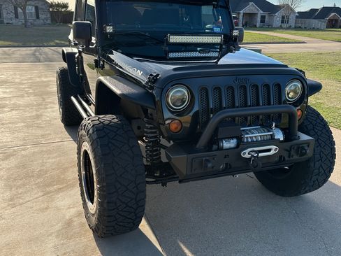 Used 2012 Jeep Wrangler Unlimited Rubicon AWD/4WD image 4