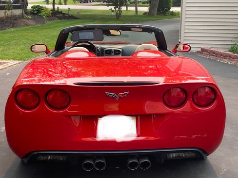 Used 2006 Chevrolet Corvette Convertible w/ Preferred Equipment Group RWD image 4