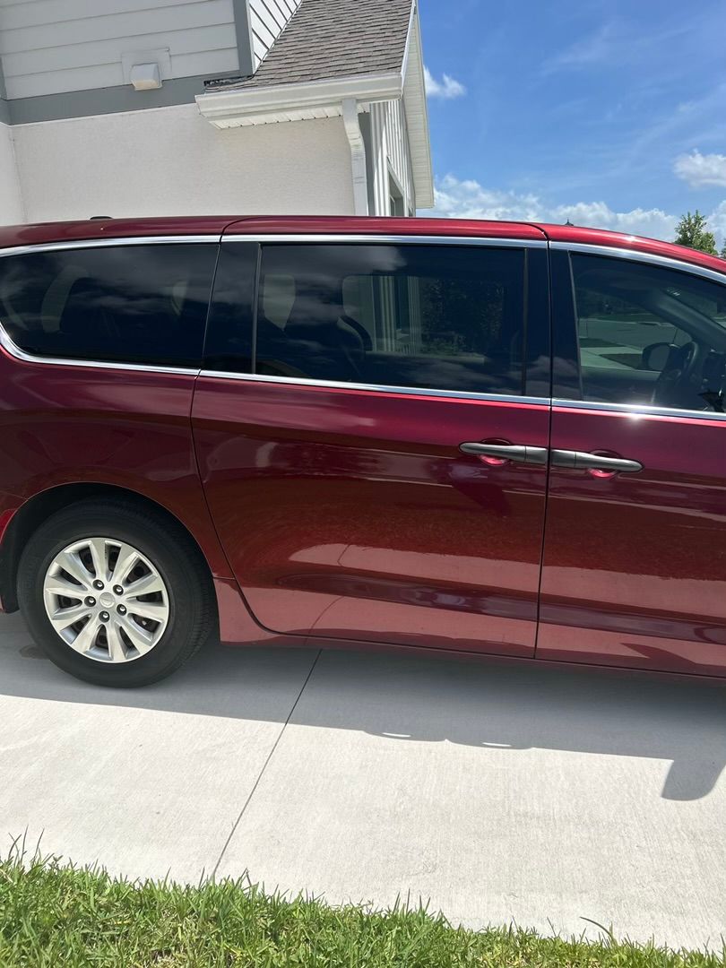 Used 2020 Chrysler Voyager L FWD image 6