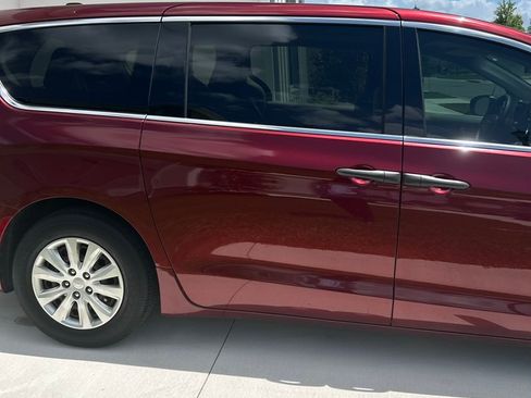 Used 2020 Chrysler Voyager L FWD image 6