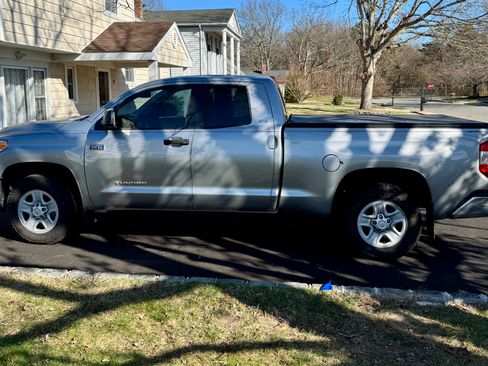 Used 2017 Toyota Tundra SR5 w/ SR5 Upgrade Package AWD/4WD image 5