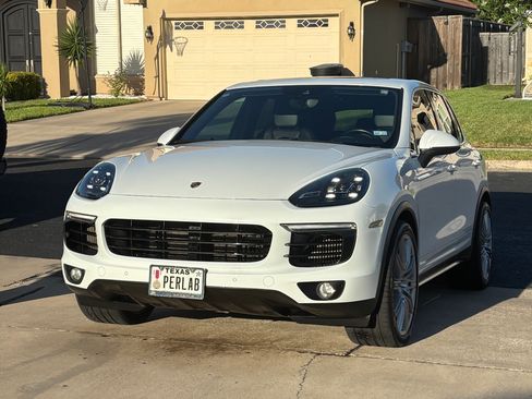 Used 2017 Porsche Cayenne S image 9