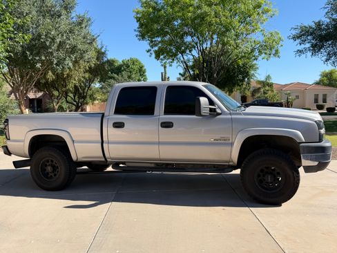 Used 2006 Chevrolet Silverado 2500 LT w/ Onstar Plus Package AWD/4WD image 6