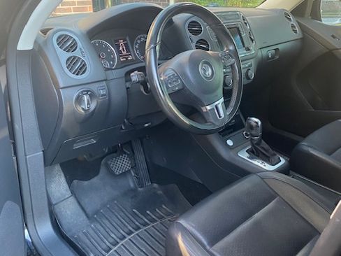 Used 2017 Volkswagen Tiguan S image 10