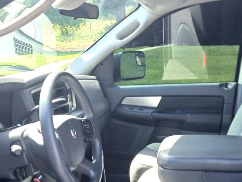 Used 2007 Dodge Ram 2500 Truck SLT image 8