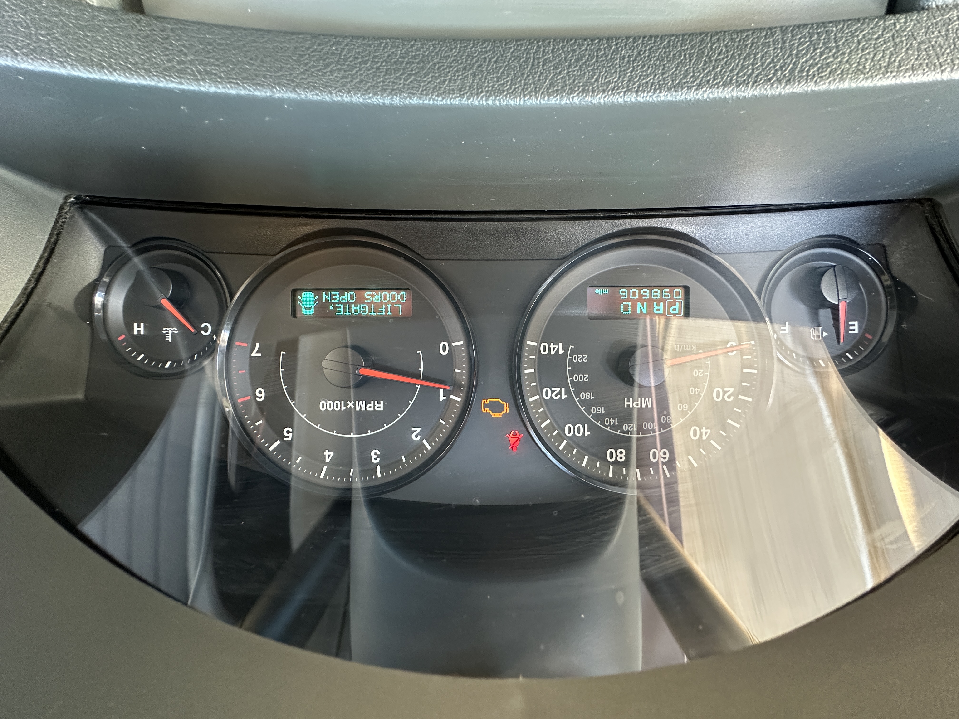 Used 2005 Jeep Grand Cherokee Laredo w/ Cargo Convenience Group AWD/4WD image 10