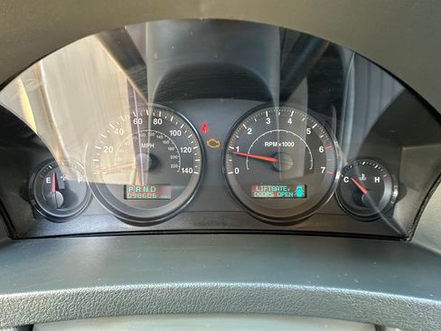 Used 2005 Jeep Grand Cherokee Laredo w/ Cargo Convenience Group AWD/4WD image 10
