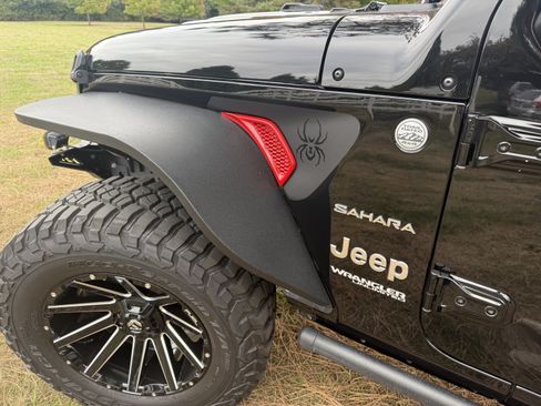 Used 2022 Jeep Wrangler Unlimited Sahara w/ Cold Weather Group image 13