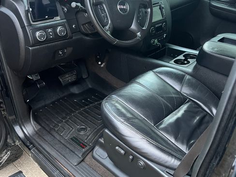 Used 2008 GMC Sierra 2500 SLT w/ Z71 Off-Road Package image 4