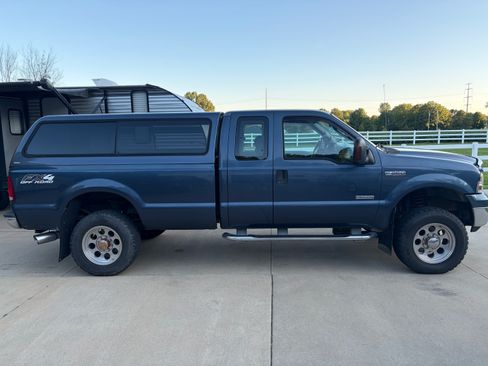 Used 2005 Ford F250 XLT RWD image 1