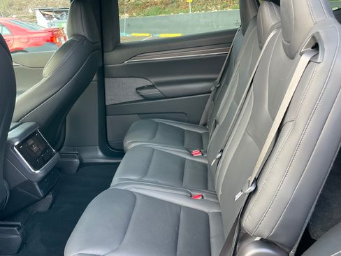Used 2022 Tesla Model X image 9