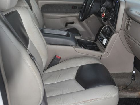 Used 2003 Chevrolet Avalanche 4x4 w/ Suspension Package, Off-Road image 21