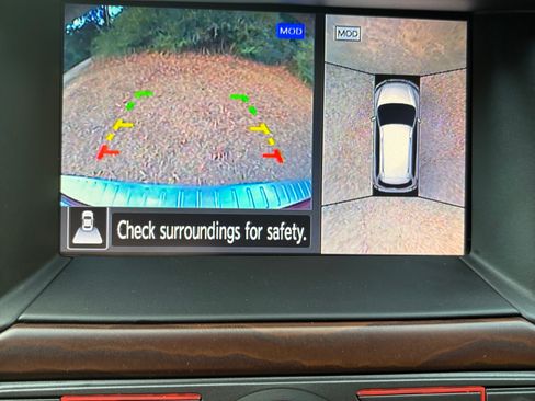 Used 2019 Nissan Pathfinder Platinum image 11