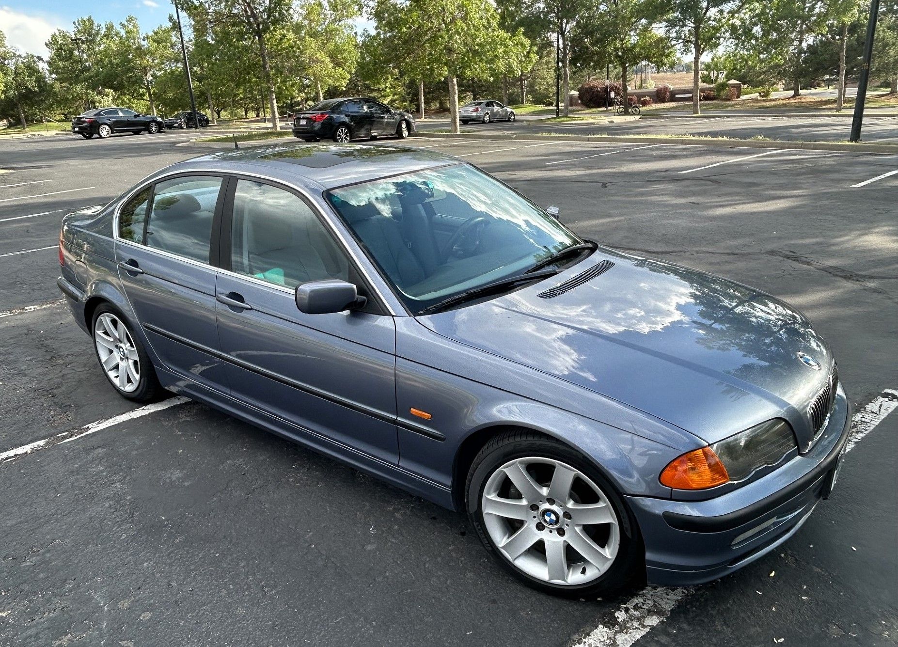 Used 1999 BMW 328i Sedan RWD image 2