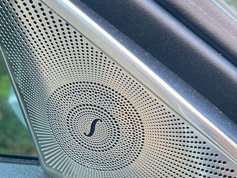 Used 2014 Mercedes-Benz E 550 4MATIC Sedan image 21