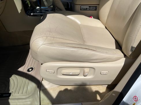 Used 2014 Lexus LX 570 4WD image 15