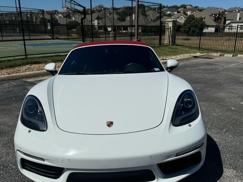 Used 2019 Porsche 718 Boxster Roadster 2D image 1