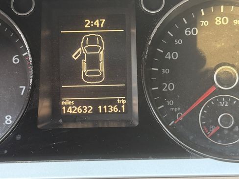 Used 2009 Volkswagen CC Sport image 32