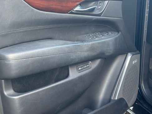 Used 2015 Cadillac Escalade ESV Premium image 16