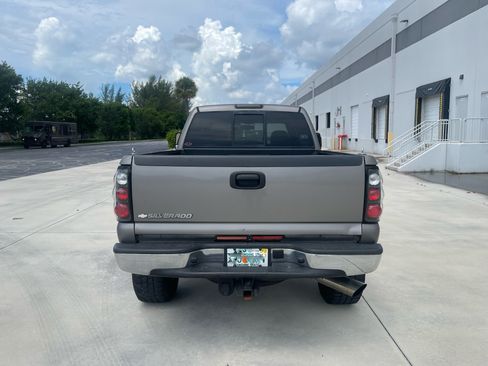 Used 2006 Chevrolet Silverado 2500 LT w/ Onstar Plus Package RWD image 8