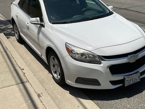 Used 2016 Chevrolet Malibu LT FWD image 4