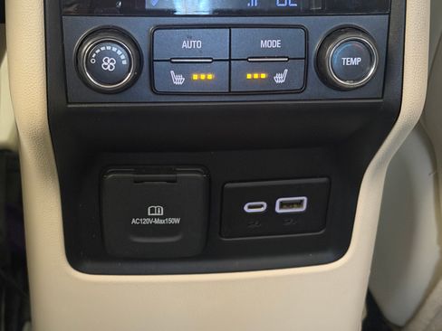 Used 2021 GMC Acadia Denali w/ Denali Ultimate Package image 17