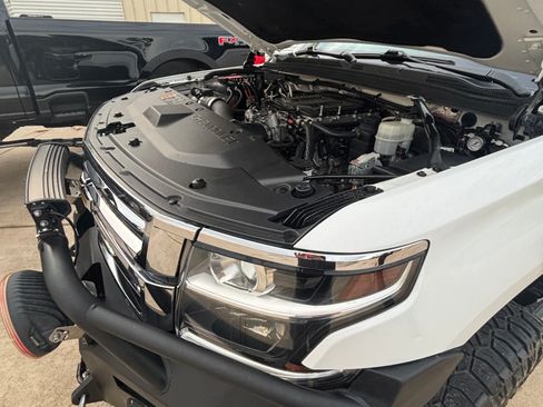 Used 2018 Chevrolet Suburban LT w/ Luxury Package image 12