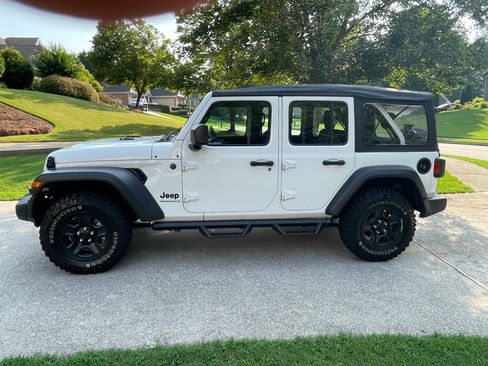 Used 2025 Jeep Wrangler Unlimited Sport AWD/4WD image 4