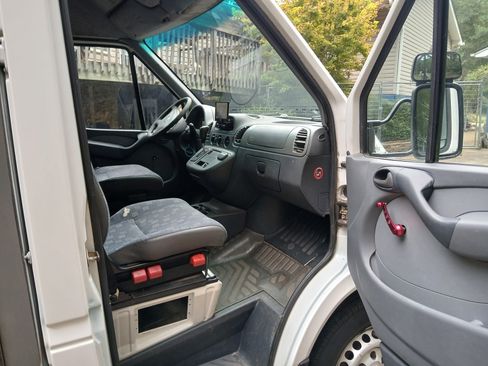 Used 2006 Dodge Sprinter 2500 w/ Comfort Seating Group image 20