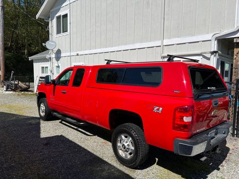 Used 2011 Chevrolet Silverado 2500 LT w/ Interior Plus Package image 4