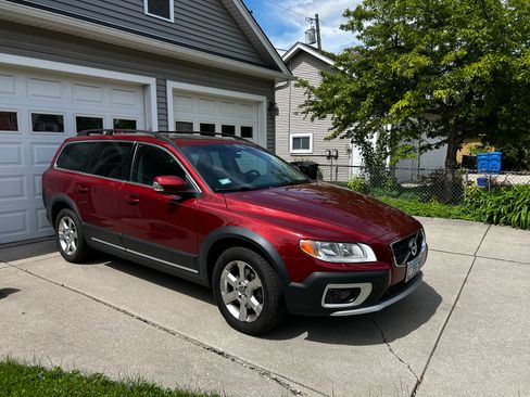 Used 2011 Volvo XC70 3.2 AWD/4WD image 1