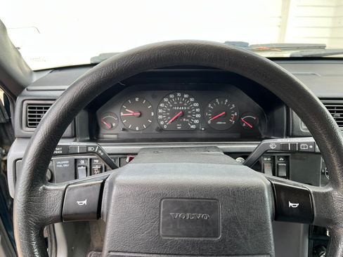 Used 1994 Volvo 940 Wagon RWD image 16