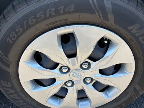 Used 2017 Hyundai Accent SE image 9