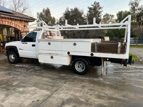 Used 2005 GMC Sierra 3500 W/T w/ Heavy-Duty Power Package image 12