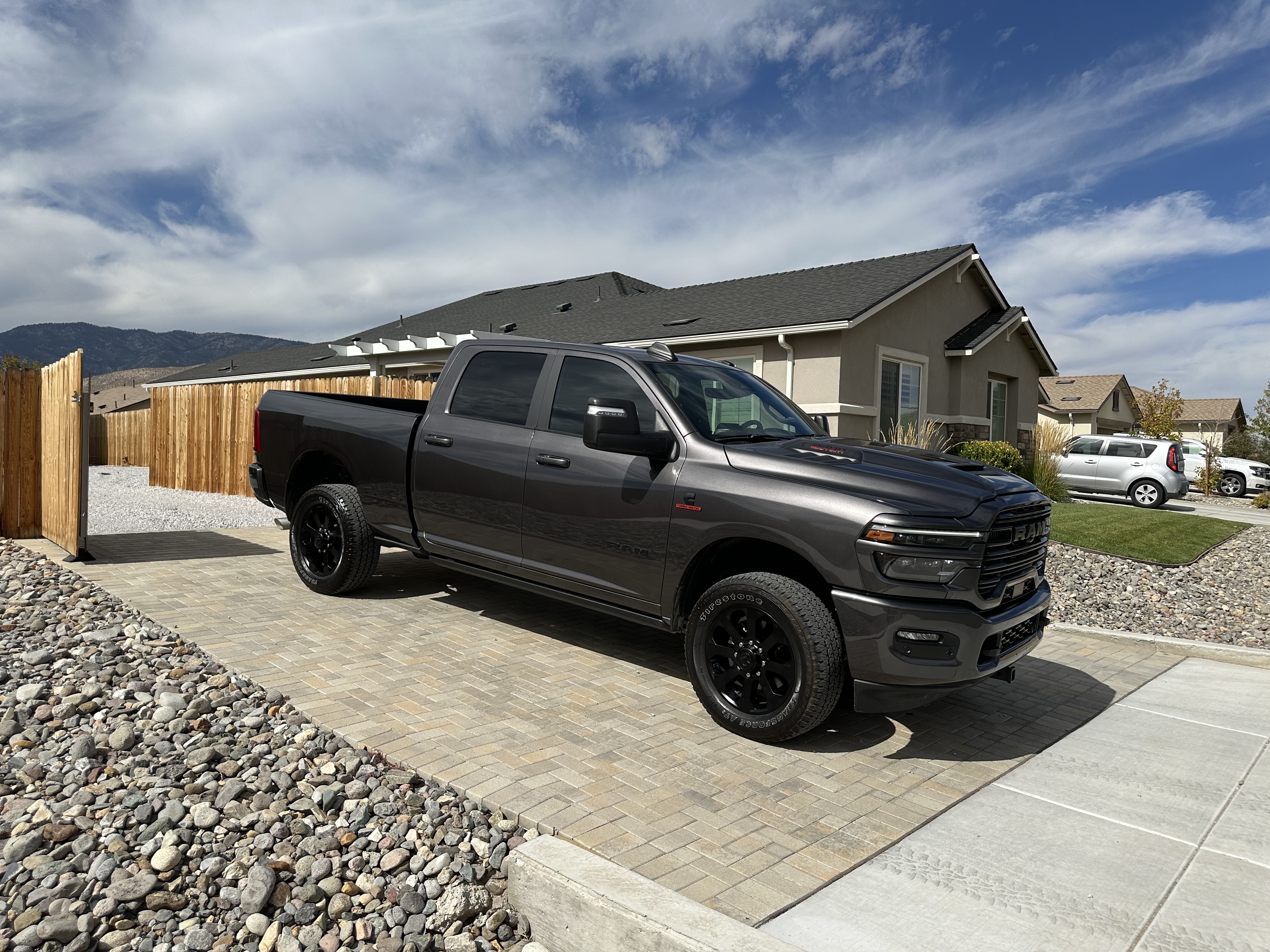 Used 2025 RAM 2500 Laramie AWD/4WD image 1