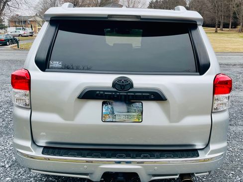 Used 2012 Toyota 4Runner SR5 w/ Convenience Pkg image 4
