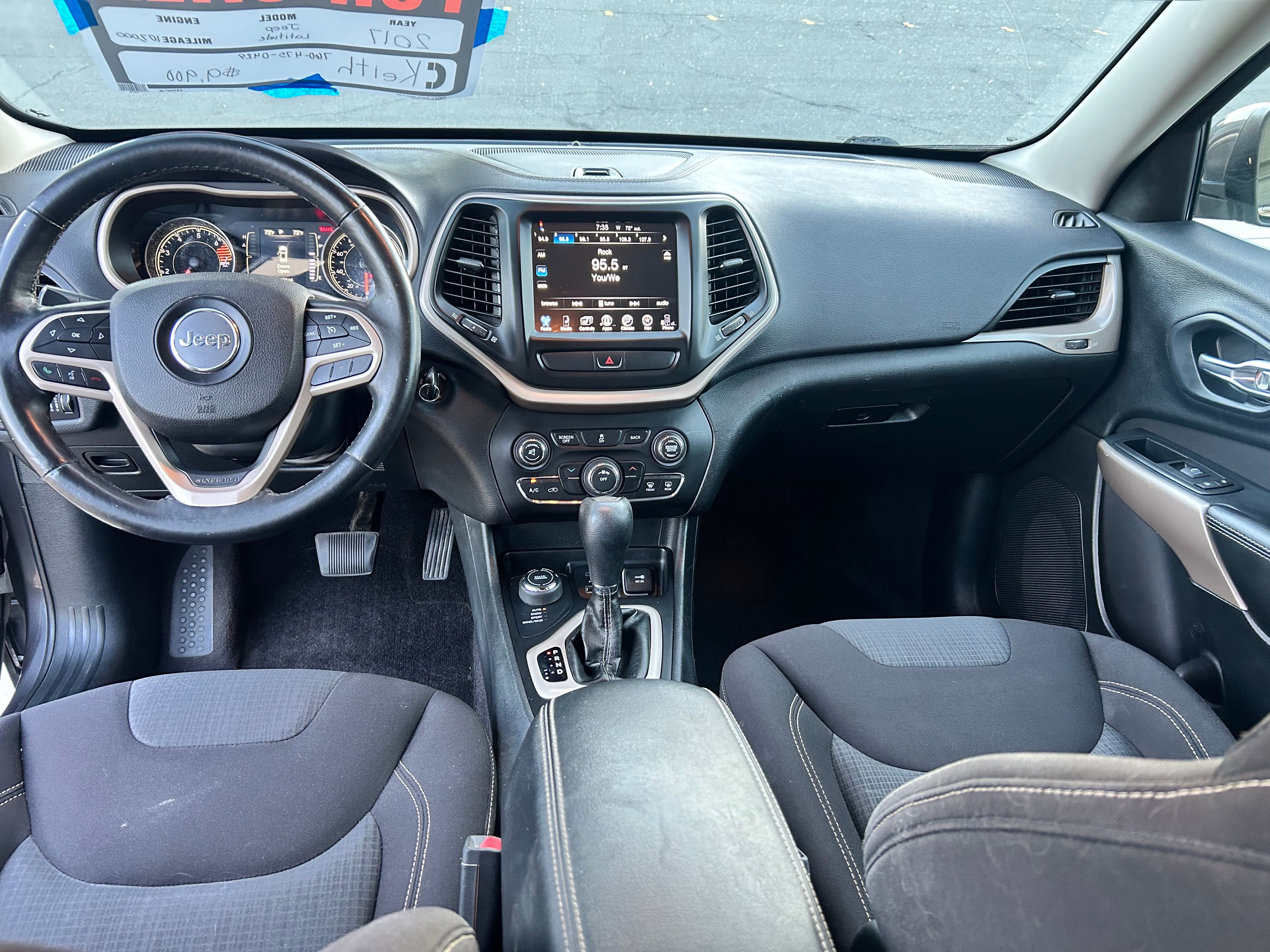 Used 2017 Jeep Cherokee Latitude w/ Cold Weather Group AWD/4WD image 10