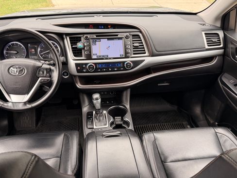 Used 2017 Toyota Highlander XLE image 12