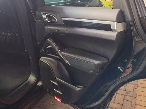 Used 2012 Porsche Cayenne Sport Utility 4D w/ Convenience Pkg image 11