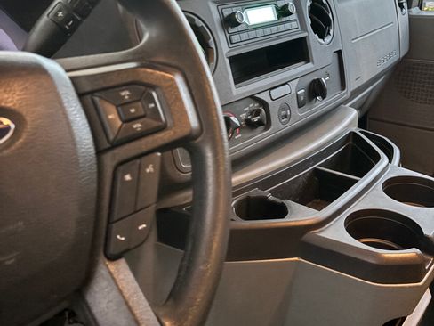 Used 2022 Ford E-350 and Econoline 350 Super Duty w/ Power Windows & Locks Group image 17