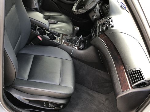 Used 2002 BMW 330xi Sedan image 8