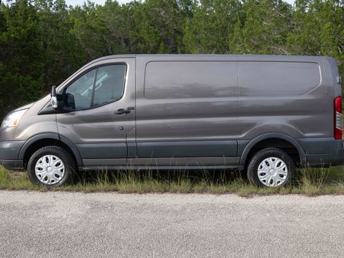Used 2015 Ford Transit 250 130 Low Roof RWD image 5