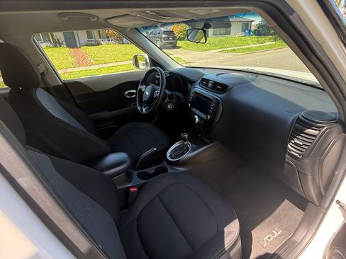 Used 2018 Kia Soul + FWD image 14