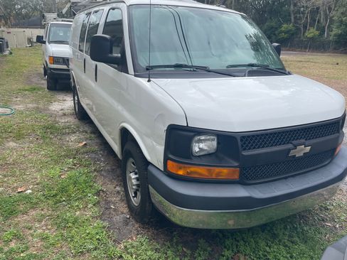 Used 2014 Chevrolet Express 2500 w/ Cold Climate Package image 4