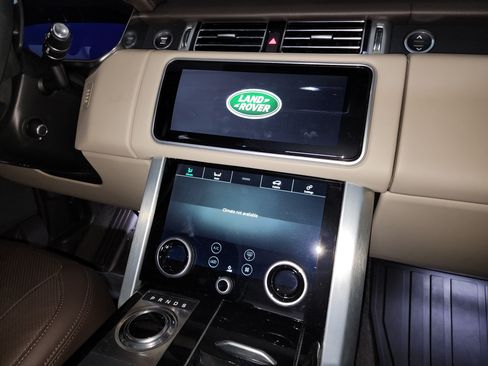 Used 2020 Land Rover Range Rover HSE image 18