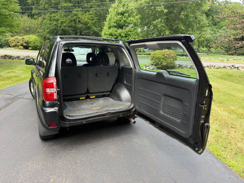 Used 2004 Toyota RAV4 4WD w/ "L" Pkg image 11